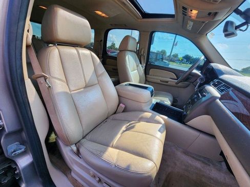 Used 2007 GMC Yukon SLT w/ SLT Preferred Equipment Group AWD/4WD image 15