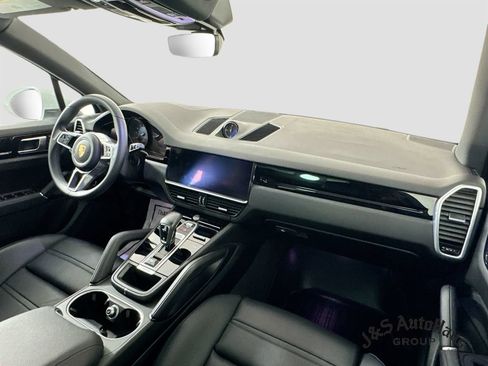 Used 2023 Porsche Cayenne w/ Premium Package AWD/4WD image 31