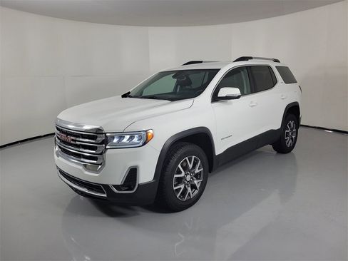 Used 2023 GMC Acadia SLT image 2