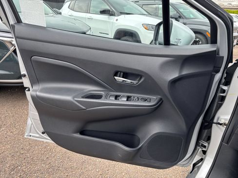 Used 2025 Nissan Versa SV FWD image 18