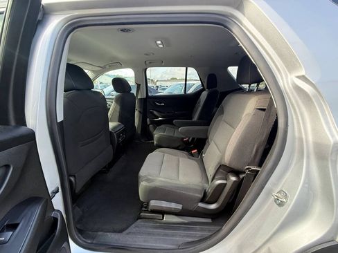 Used 2019 Chevrolet Traverse LT FWD image 16