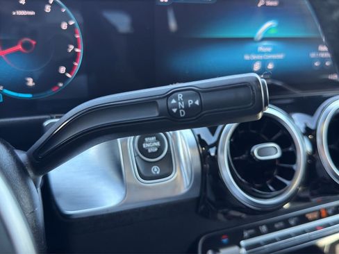 Used 2021 Mercedes-Benz GLB 250 4MATIC w/ Premium Package image 11