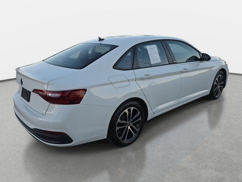 Used 2024 Volkswagen Jetta Sport image 5