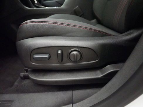 Used 2023 Chevrolet Equinox RS image 29