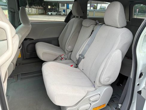 Used 2012 Toyota Sienna LE FWD image 10