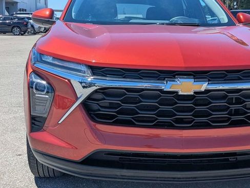 Used 2024 Chevrolet Trax LS w/ LS Convenience Package FWD image 9