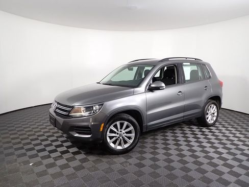Used 2017 Volkswagen Tiguan Limited w/ Premium Package image 9