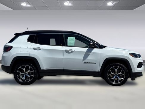 Used 2025 Jeep Compass Limited AWD/4WD image 2