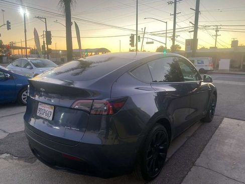 Used 2022 Tesla Model Y Long Range image 11