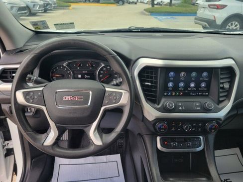 Used 2022 GMC Acadia SLE w/ Driver Convenience Package FWD image 16