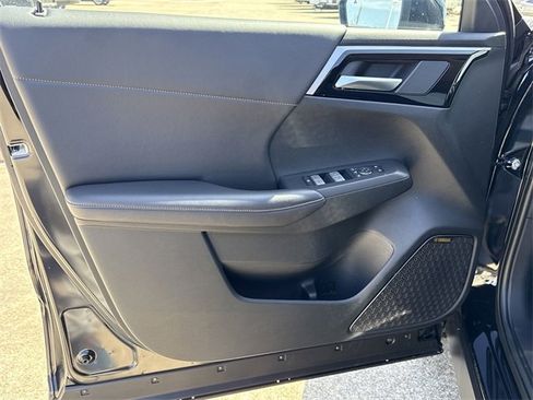 New 2025 Mitsubishi Outlander SE image 9