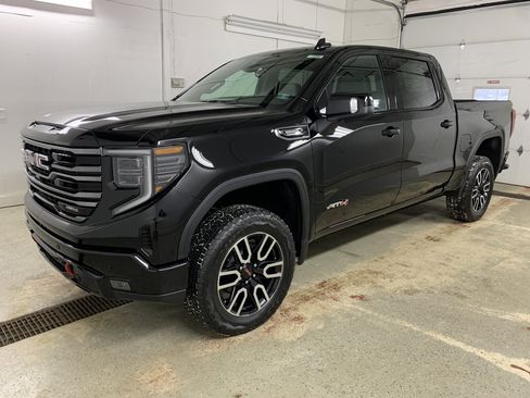 New 2026 GMC Sierra 1500 AT4 w/ Technology Package image 3