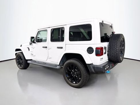 Used 2022 Jeep Wrangler Unlimited Sahara image 5