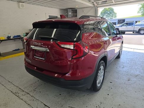 Used 2023 GMC Terrain SLE w/ Driver Convenience Package FWD image 5