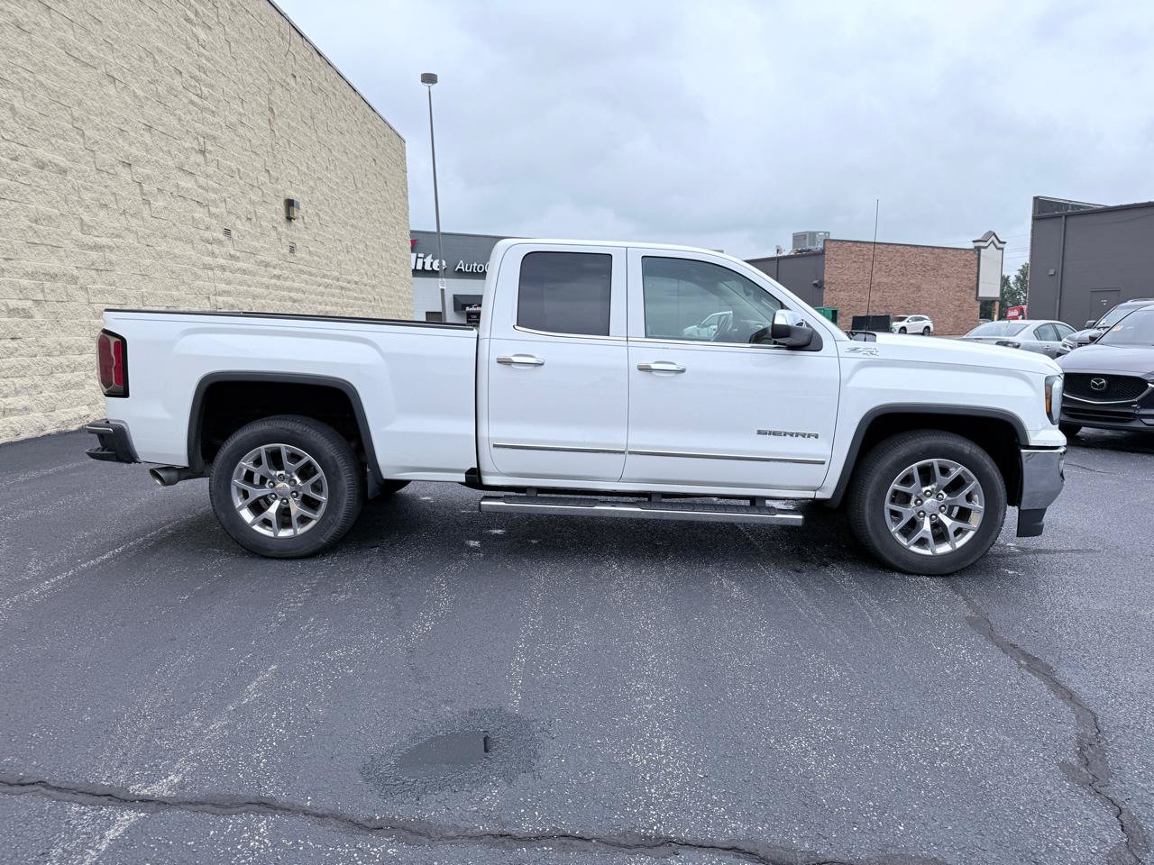 Used 2018 GMC Sierra 1500 SLT w/ SLT Premium Package AWD/4WD image 6
