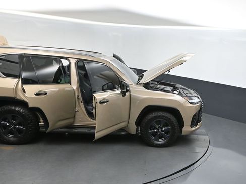 Used 2025 Lexus LX 700h Overtrail image 53
