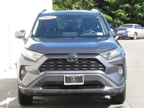 Used 2019 Toyota RAV4 XLE w/ Carpet Mat Package AWD/4WD image 3