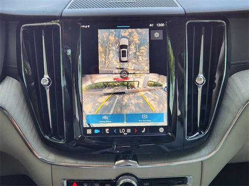 Certified 2025 Volvo XC60 T8 Ultra w/ Protection Package Premier image 20