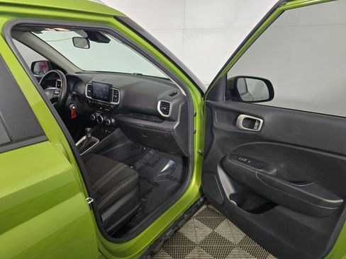 Used 2023 Hyundai Venue SEL image 14