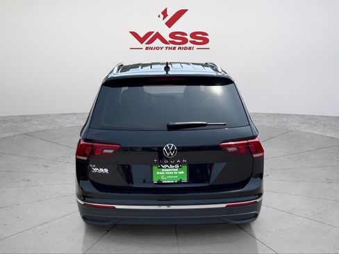 Used 2024 Volkswagen Tiguan SE FWD image 4