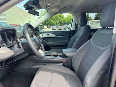 Used 2026 Ford Explorer Active AWD/4WD image 21