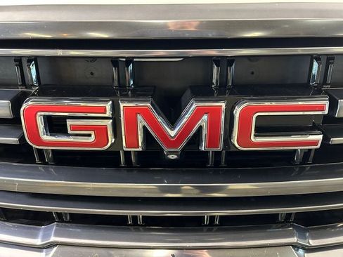 Used 2024 GMC Yukon AT4 w/ Technology Package AWD/4WD image 10