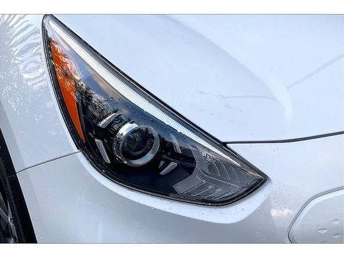 Used 2022 Kia Niro EX image 28