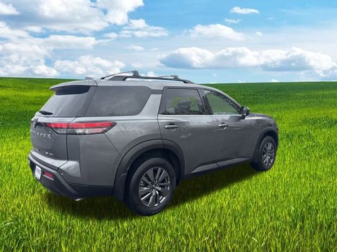 Used 2024 Nissan Pathfinder SV image 15