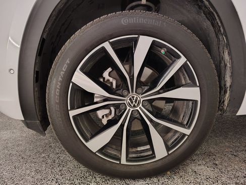 Used 2024 Volkswagen Atlas Cross Sport SEL Premium R-Line image 11