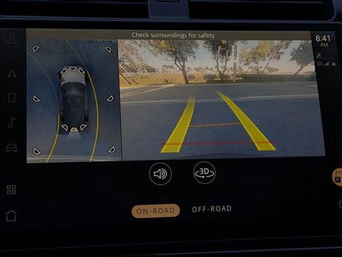 Certified 2025 Land Rover Discovery Dynamic SE image 11