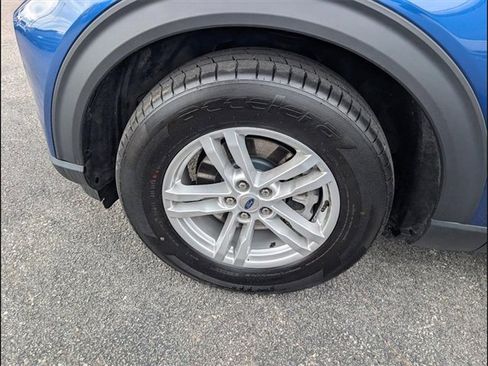 Used 2022 Ford Explorer XLT w/ Equipment Group 202A image 5