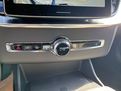 New 2026 Volvo XC90 B6 Plus w/ Protection Package Premier image 17