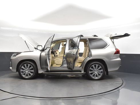 Used 2017 Lexus LX 570 4WD image 50