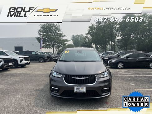 Used 2023 Chrysler Pacifica Touring-L FWD image 3