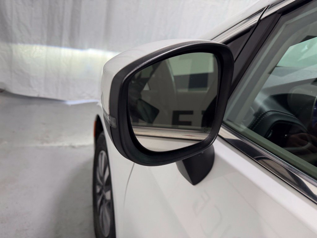 Used 2023 Chrysler Pacifica Touring-L FWD image 10
