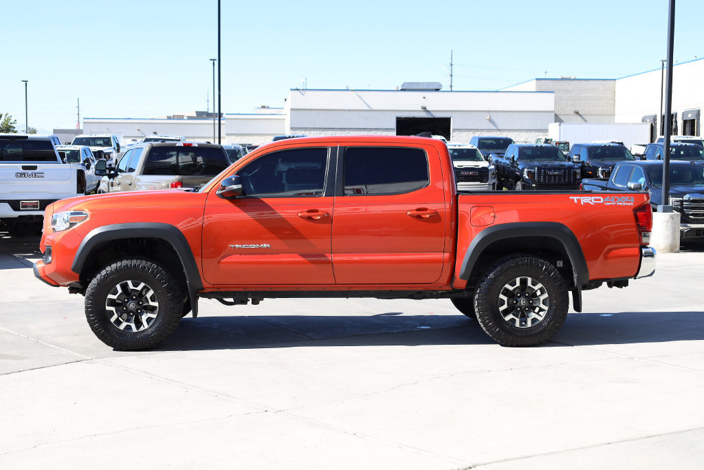 Used 2017 Toyota Tacoma TRD Off-Road AWD/4WD image 3