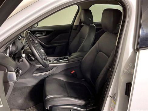 Used 2017 Jaguar F-PACE Premium image 24