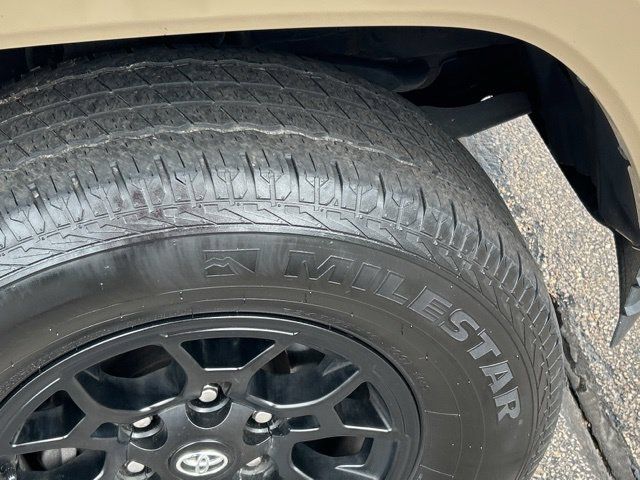 Used 2019 Toyota Tacoma SR5 AWD/4WD image 14