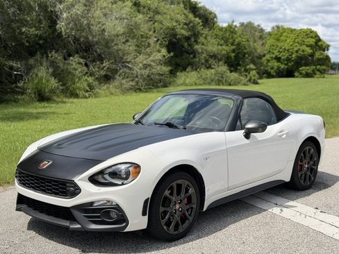 Used 2018 FIAT 124 Spider Abarth w/ Convenience Group RWD image 1