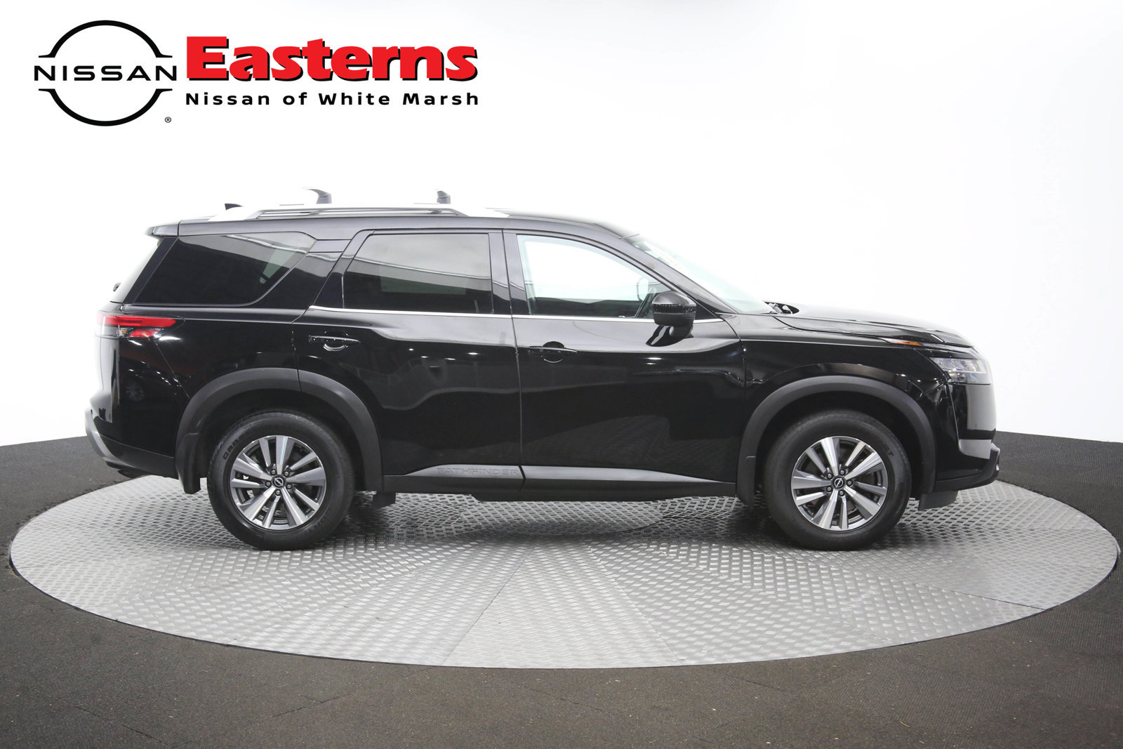 Used 2023 Nissan Pathfinder SL AWD/4WD image 45
