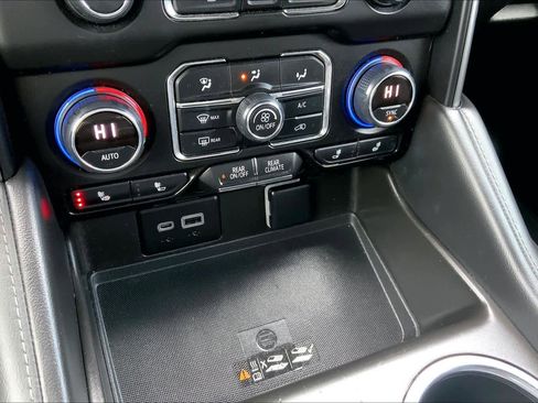 Used 2022 Chevrolet Tahoe LT w/ Luxury Package image 33