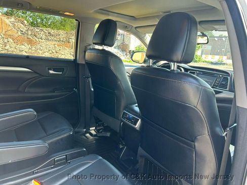 Used 2016 Toyota Highlander XLE AWD/4WD image 30