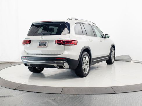 Used 2021 Mercedes-Benz GLB 250 4MATIC image 12