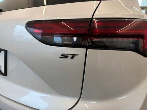 Used 2023 Buick Envision Essence w/ Sport Touring Package image 39