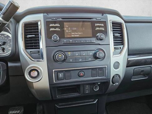 Used 2017 Nissan Titan SV image 14