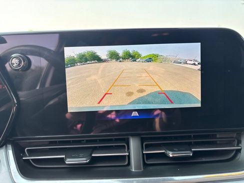 Used 2025 Chevrolet Trax LT FWD image 19