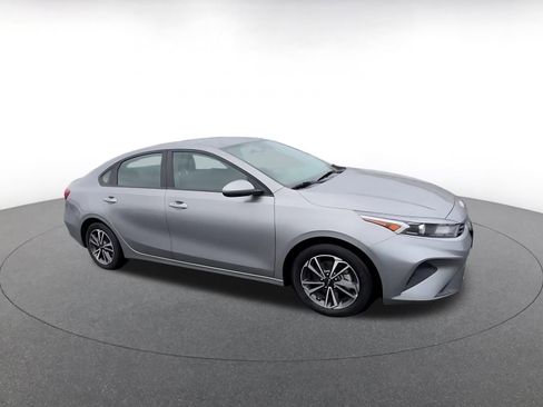 Used 2024 Kia Forte LXS image 2