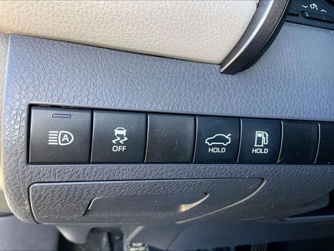 Used 2021 Toyota Camry SE image 30