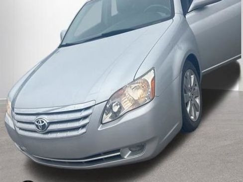 Used 2005 Toyota Avalon XLS image 1