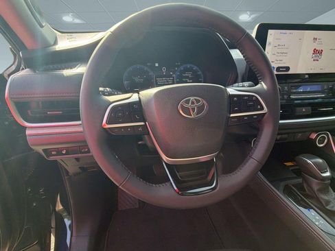 Used 2025 Toyota Grand Highlander FWD image 11